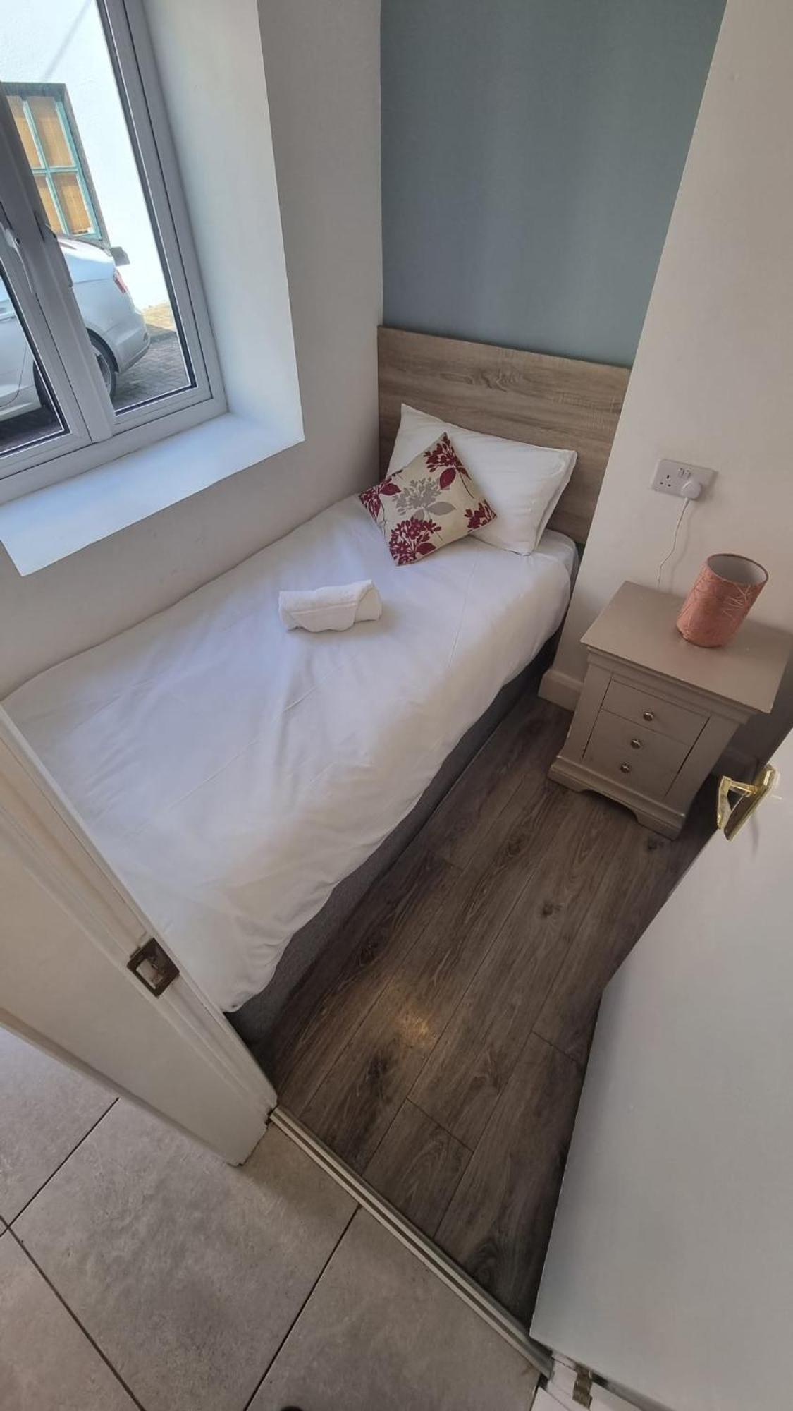 Eyre Square Lane Budget Rooms Голуей Екстериор снимка