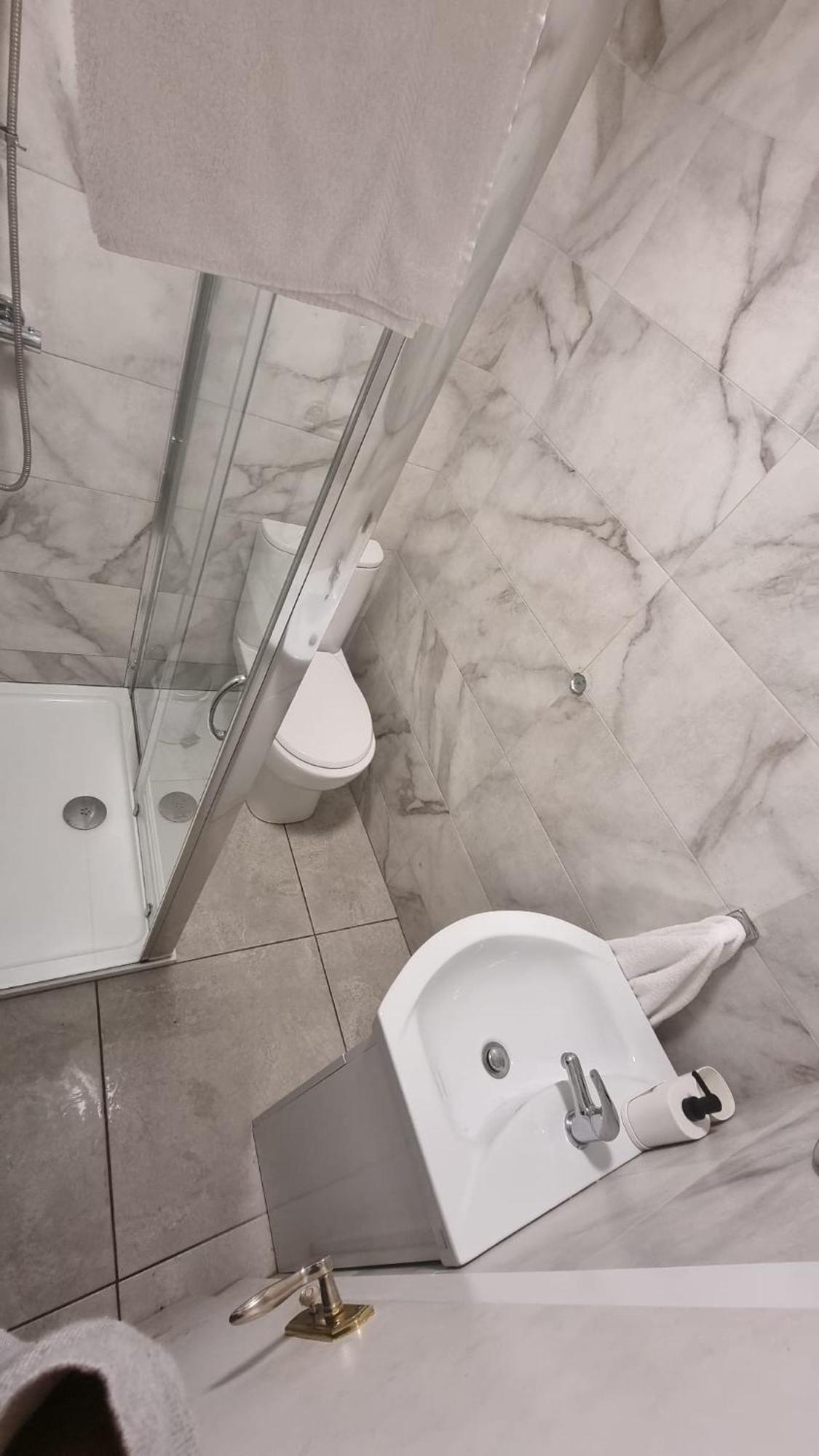 Eyre Square Lane Budget Rooms Голуей Екстериор снимка