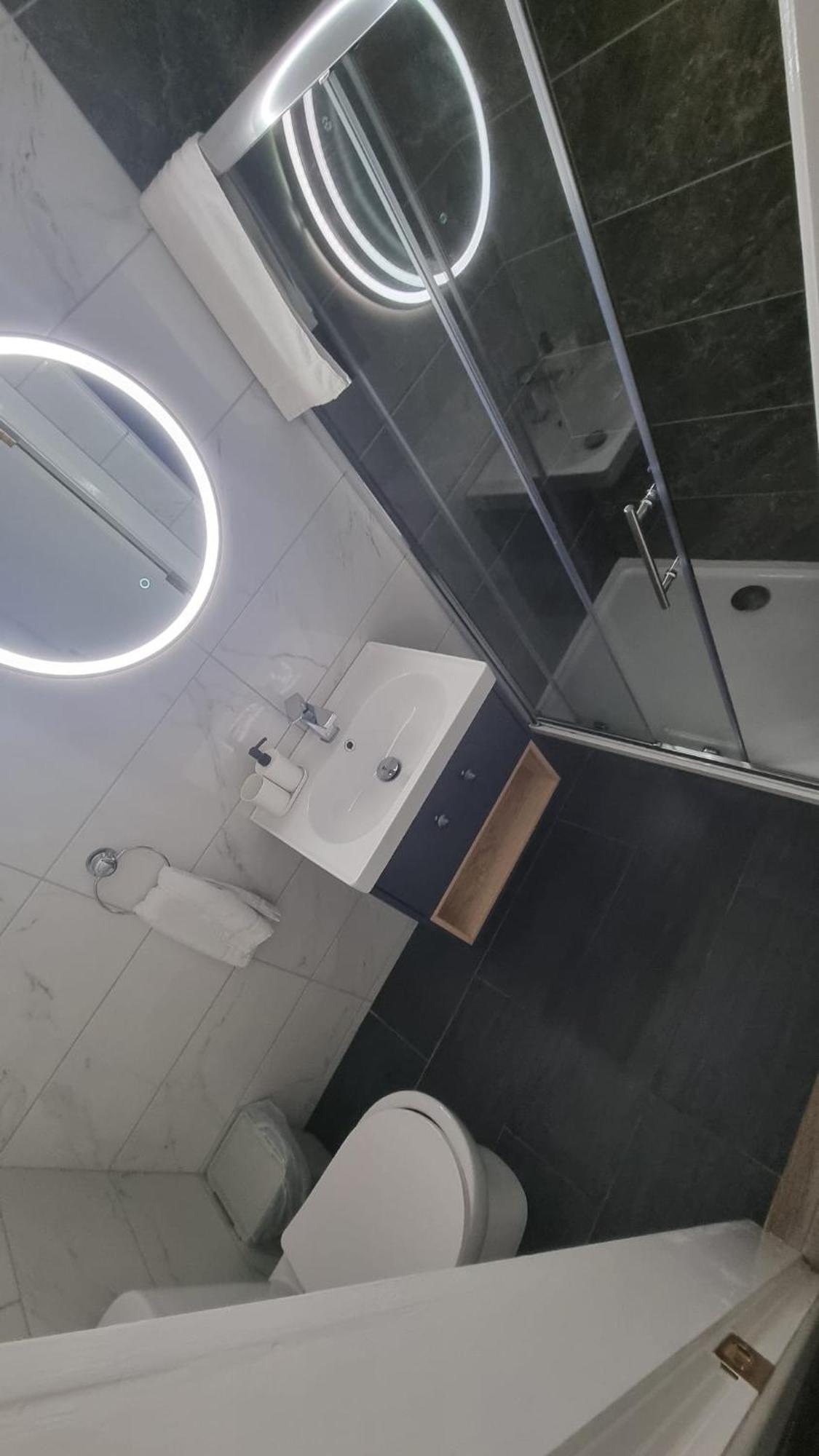 Eyre Square Lane Budget Rooms Голуей Екстериор снимка