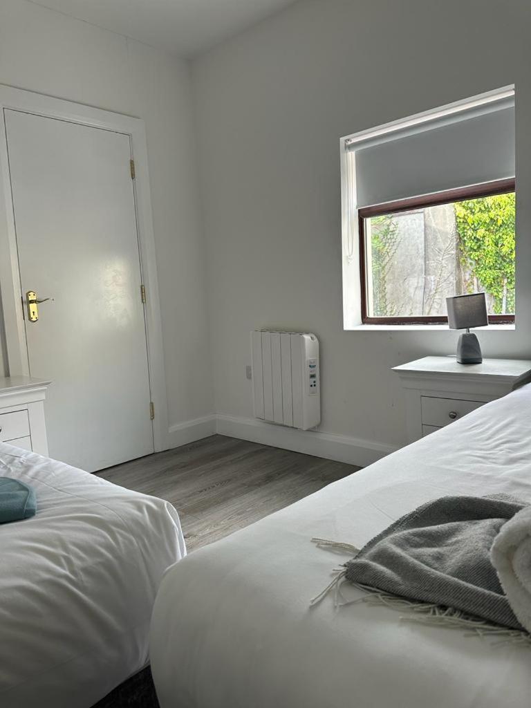 Eyre Square Lane Budget Rooms Голуей Екстериор снимка