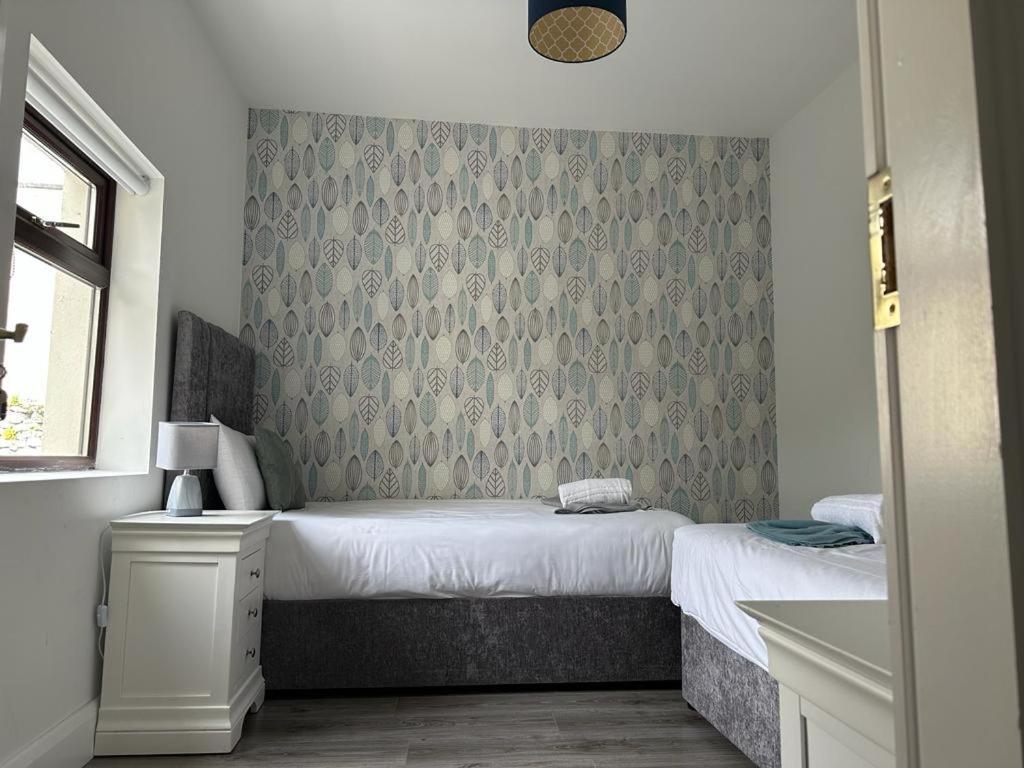 Eyre Square Lane Budget Rooms Голуей Екстериор снимка
